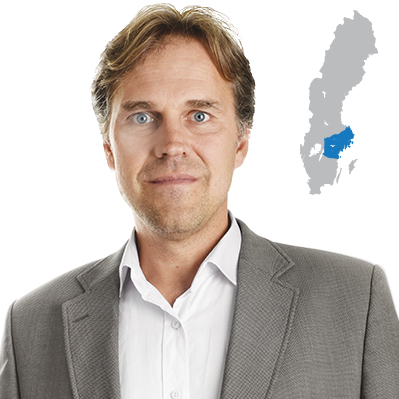 Profilbild av Anders Ljungberg med blågrå karta i bakgrunden